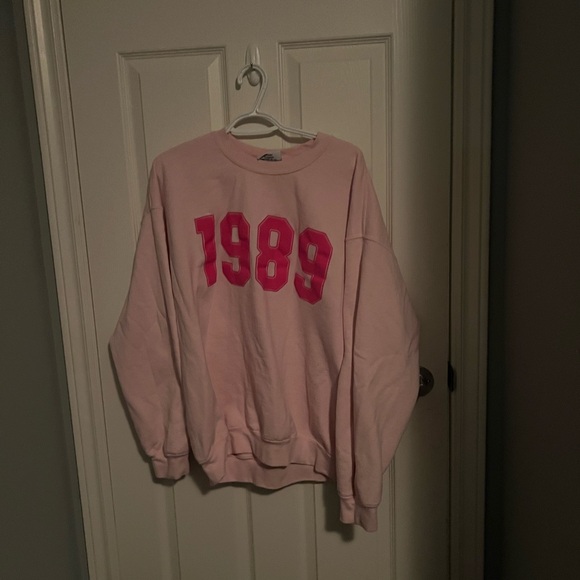1989 Taylor swift sweatshirt - Picture 1 of 2